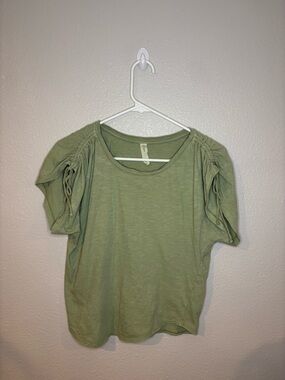 Sleeve-Ruched Scoop Neck Tee in Sage Green